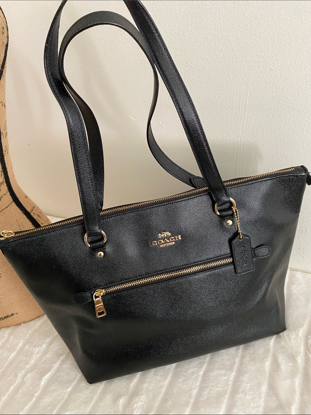 Coach Gallery Tote in Black Crossgrain Leather And Gold-Toned Hardware